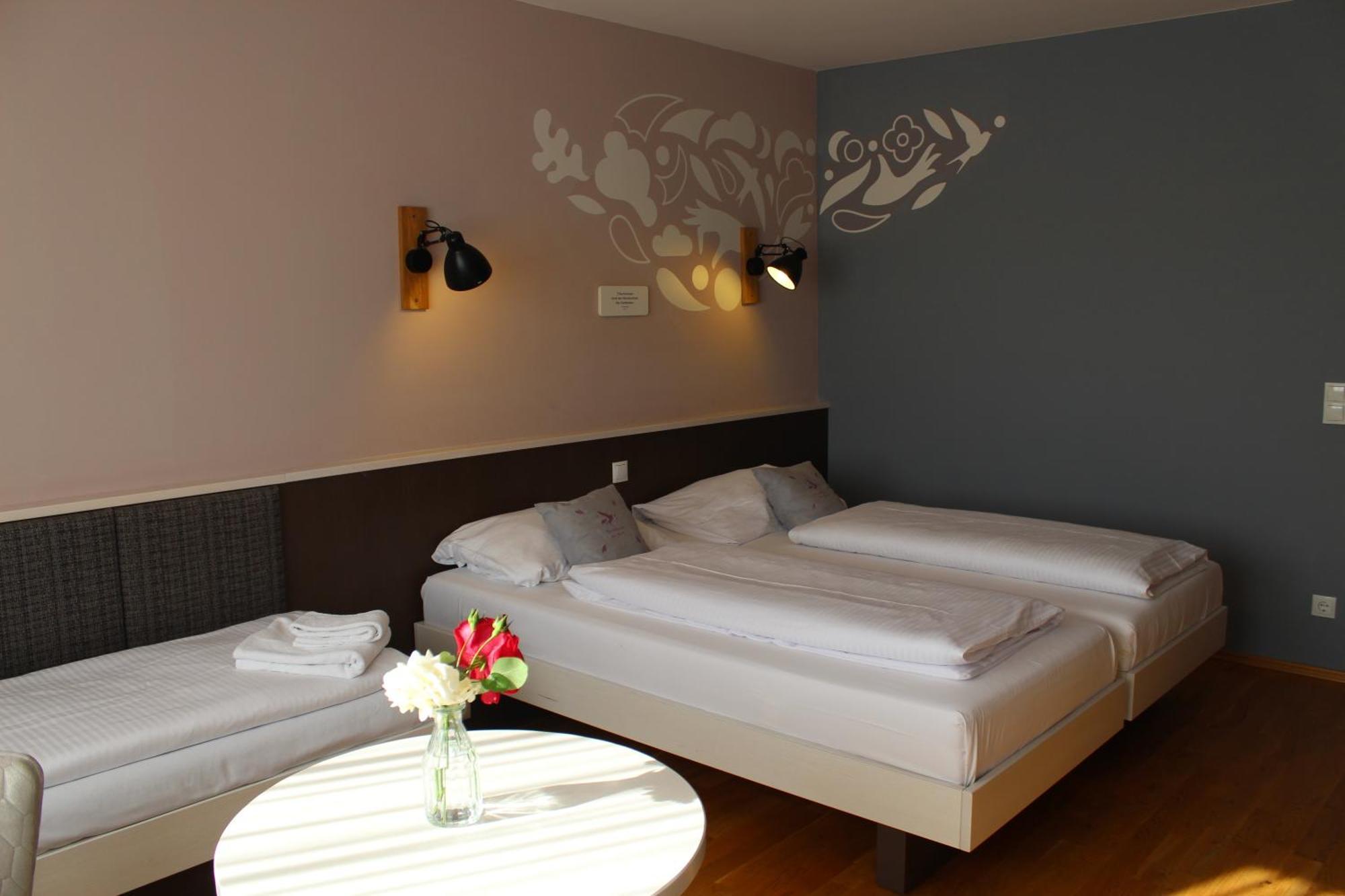 Triple Room,1525656289:JPEG